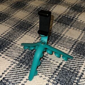 Tenikle flexible phone and camera mount.